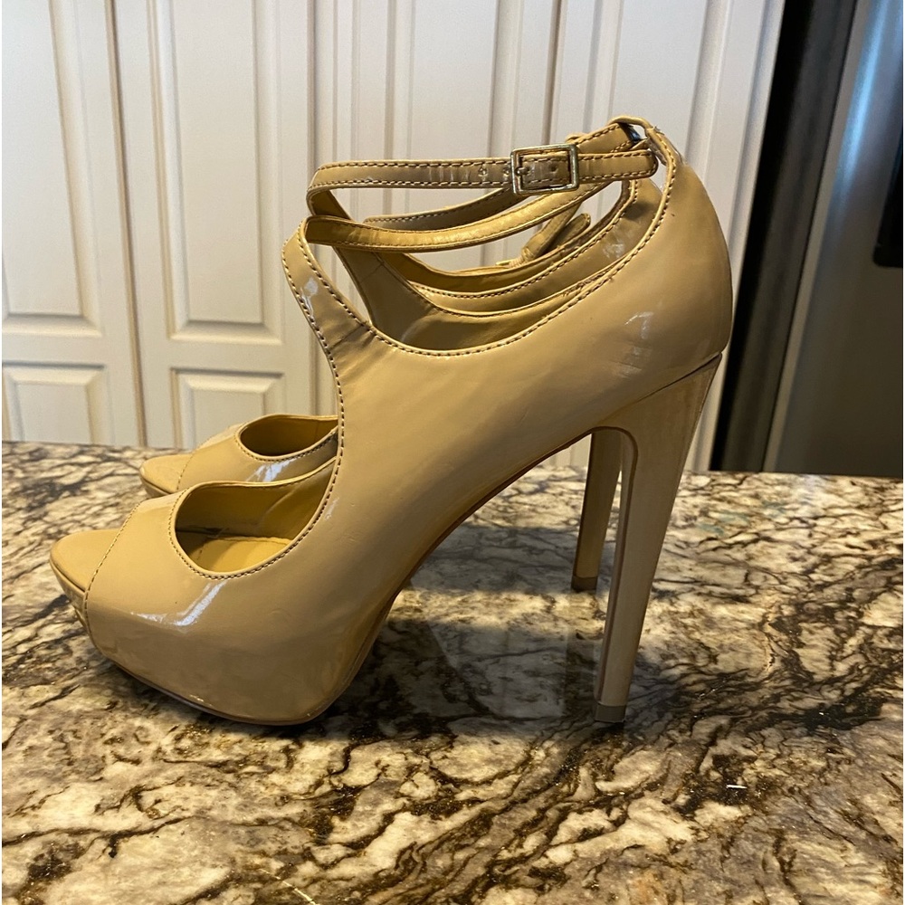 Steve Madden Women’s Platform High Heel Shoes. Color Nude Tan. Size 9.5